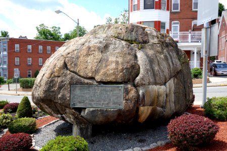 Rollstone Boulder - Fitchburg, Massachusetts - DSC08580