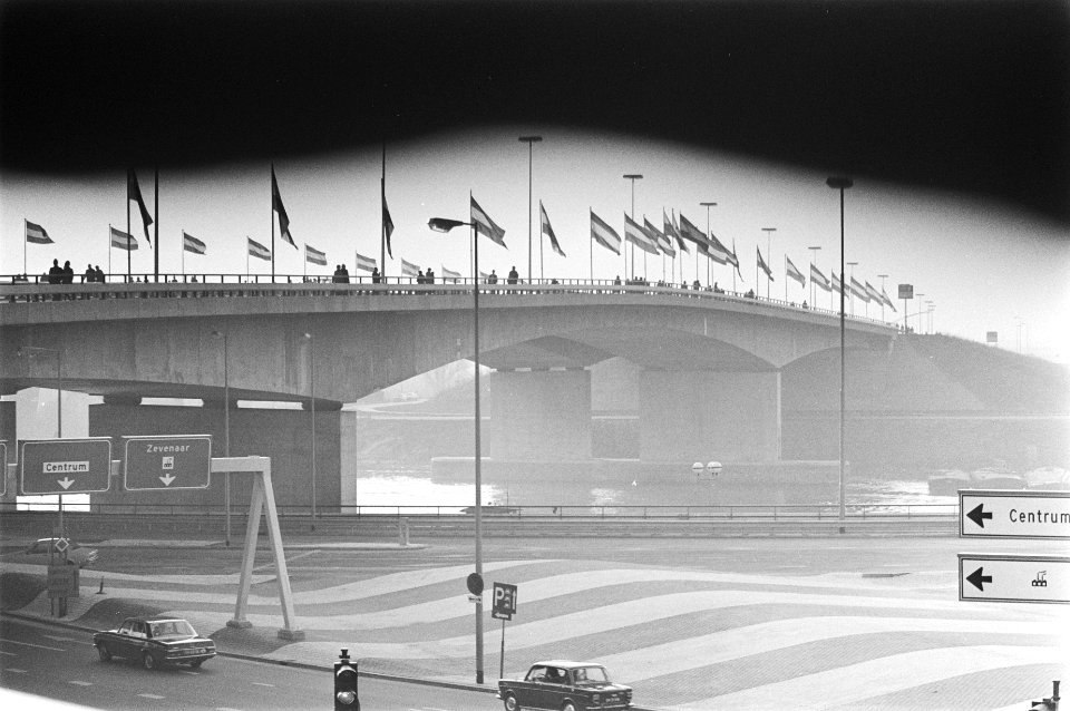 Roermondspleinbrug over de Rijn bij Arnhem geopend, Bestanddeelnr 929-4866
