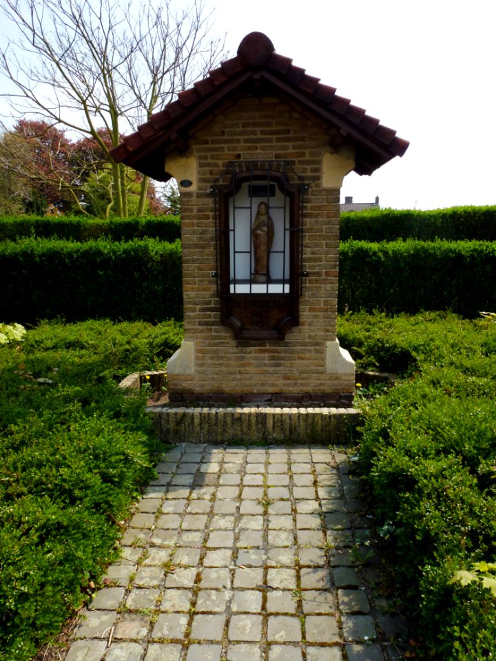 Roermond, St.Theresiaput, weg langs het kerkhof
