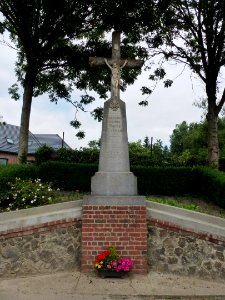 Rombly (Pas-de-Calais) croix - monument aux morts