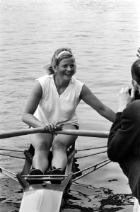 Roeiwedstrijd op de Bosbaan, Maaike de Vlas won nummer dames oud Skif, Bestanddeelnr 917-8605