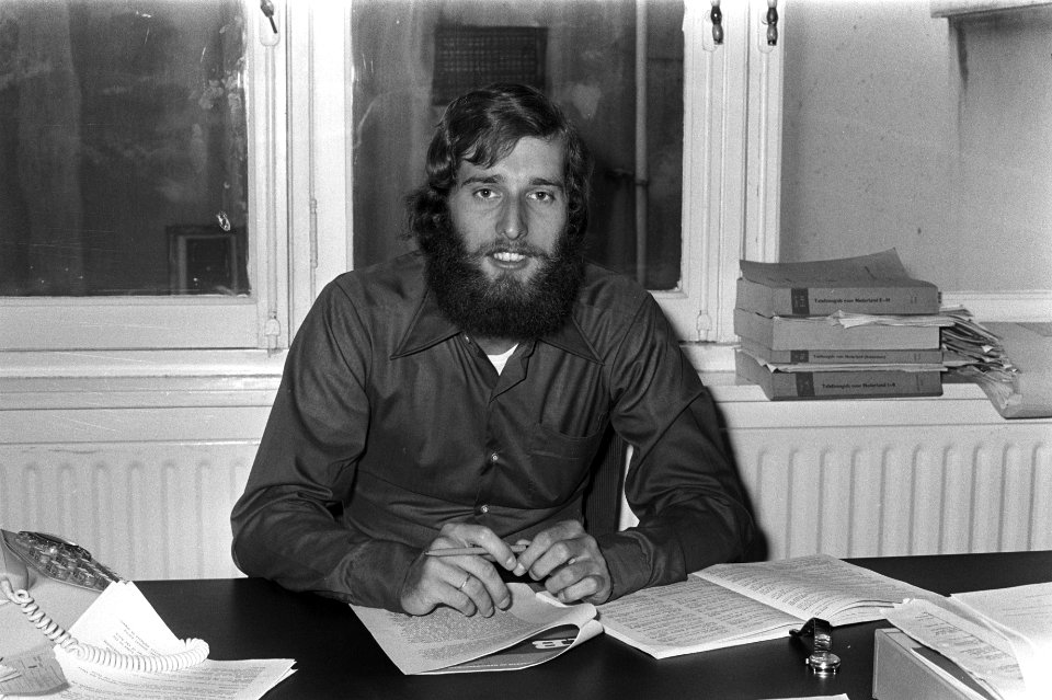 Roel van Meyenfeldt (van het NKIJK), opdracht Nederlandse Jeugdgemeenschap, Bestanddeelnr 925-8102