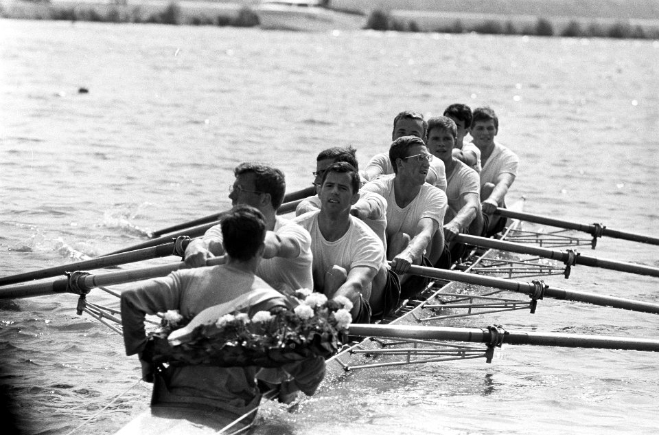 Roeien op de Bosbaan, de acht van Njord winnaar bij de senioren A, Bestanddeelnr 919-2900
