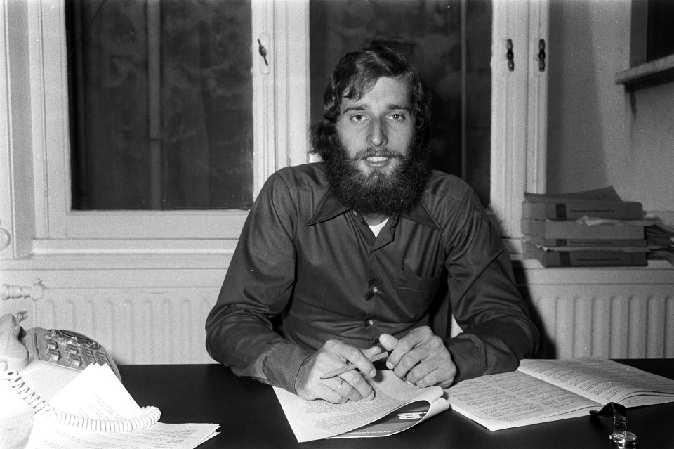 Roel van Meyenfeldt (van het NKIJK), opdracht Nederlandse Jeugdgemeenschap, Bestanddeelnr 925-8101