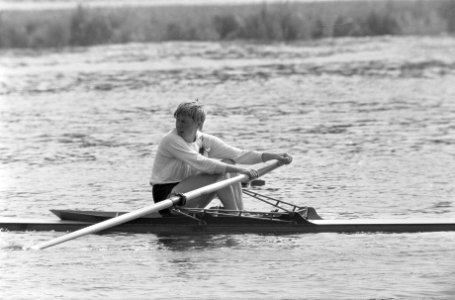 Roeien Bosbaan. Nummers 20.21 A. Kuhlke (Europees kampioen skif DDR in aktie), Bestanddeelnr 921-4829