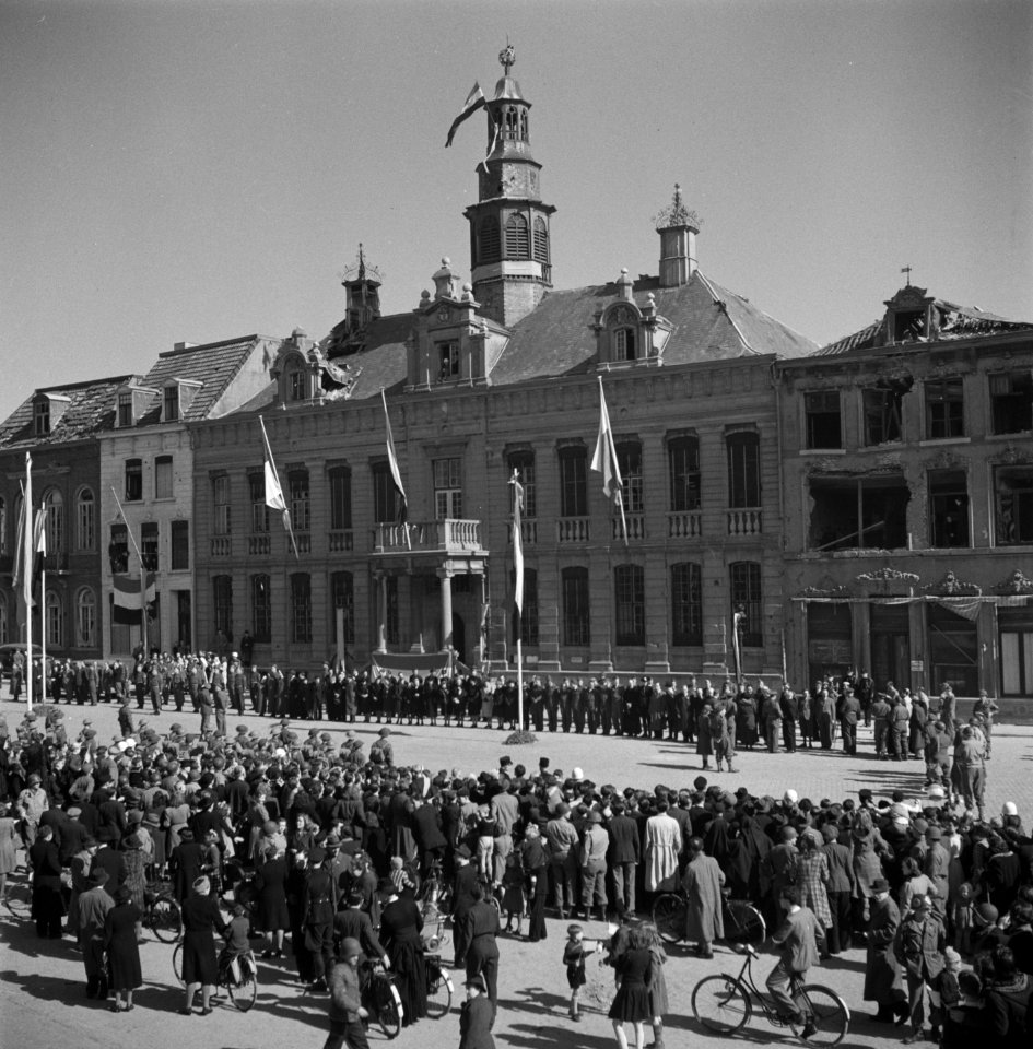 Roermond Marktplein met stadhuis, Bestanddeelnr 900-4156