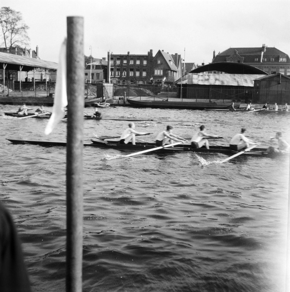 Roeiwedstrijd 4 met stuurman, Bestanddeelnr 900-7848
