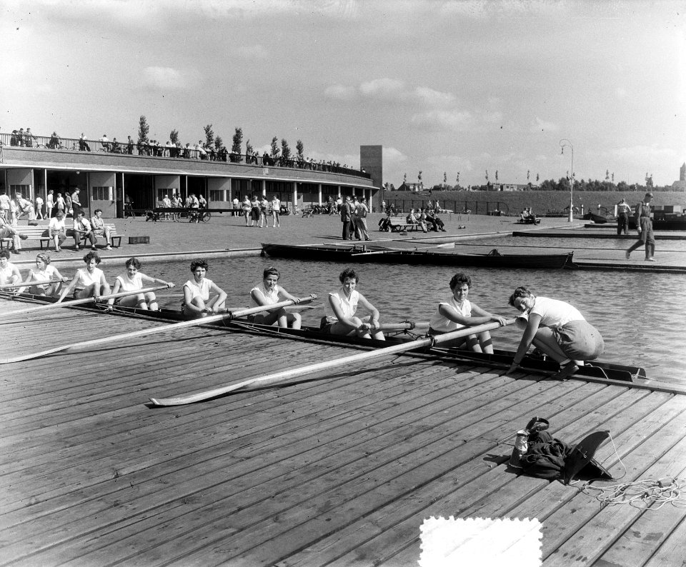 Roeien Bosbaan. Spaarne Jonge Acht, Bestanddeelnr 905-8207