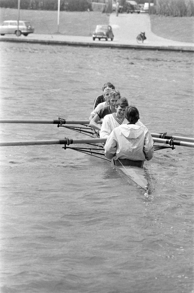 Roeiwedstrijden Amsterdamse Bos , vier met stuurman van Skadi (Rotterdam) traint, Bestanddeelnr 924-6791