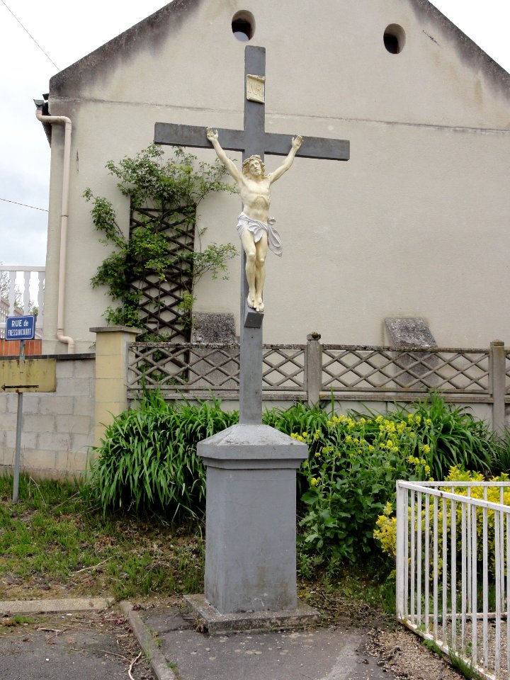 Rogécourt (Aisne) croix de chemin