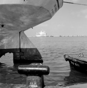 Roer van het schip SS Istanbul en uitzicht over zee, Bestanddeelnr 255-2149