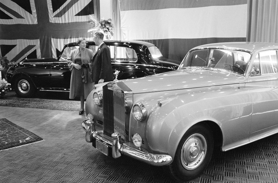 Rolls-Royce tenoonstelling in RAI-gebouw Silver Cloud II (prijs 65000 gulden), Bestanddeelnr 913-2775
