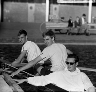 Roeienkampioenschap van Nederland op Bosbaan De twee met stuurman na de finish , Bestanddeelnr 915-3848