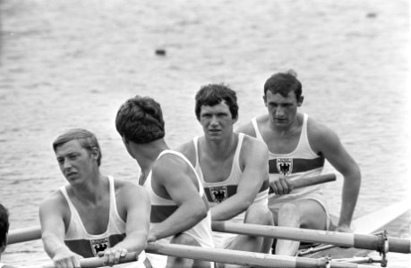 Roeien Bosbaan. Vier met stuurman Duitsland Farher, Breekt, Berger en Ott, Bestanddeelnr 921-4841