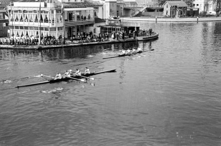 Roeien in Alphen aan de Rijn Finish ongetuurde 4 op 2000 meter van Njord (rec, Bestanddeelnr 915-1919