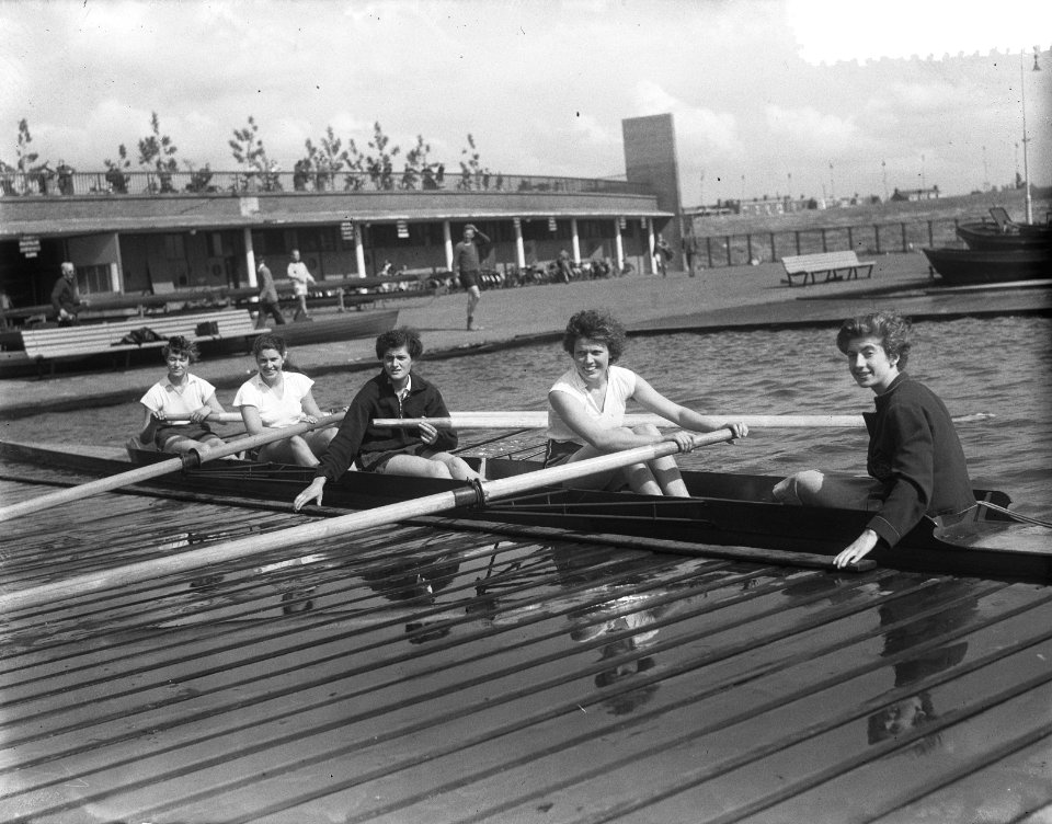Roeiwedstrijd Bosbaan Nereus dames jonge vier, Bestanddeelnr 905-1543