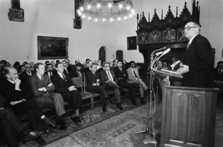 Rolzaal Den Haag , installatie Koninkrijkswerkgroep door minister Van der Stee , Bestanddeelnr 930-0785