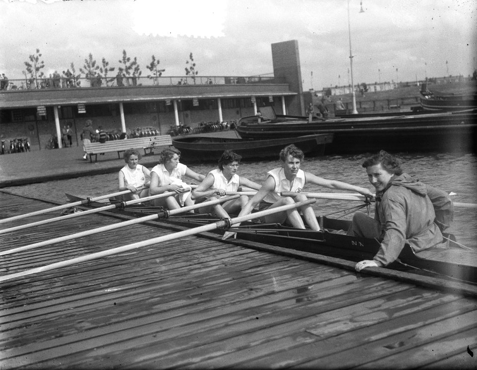 Roeiwedstrijd Bosbaan Willem III dames dubbel jonge vi, Bestanddeelnr 905-1542