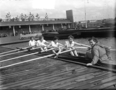 Roeiwedstrijd Bosbaan Willem III dames dubbel jonge vi, Bestanddeelnr 905-1542