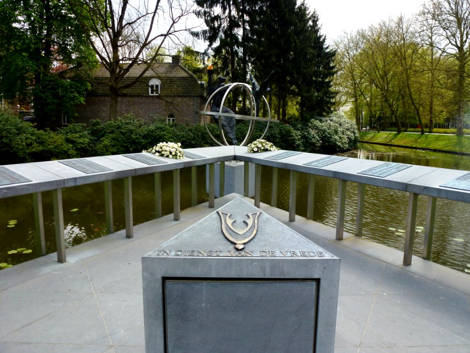 Roermond, Nationaal Herdenkingspark 05, monument coor vredesoperaties