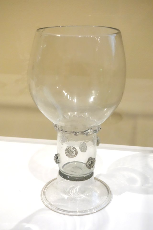 Roemer, Germany, c. 1700, glass - Brooklyn Museum - DSC09145