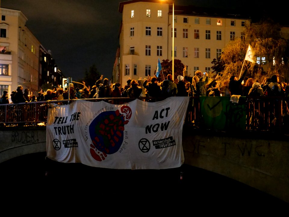 Rojava solidarity demonstration and Extinction Rebellion on the Kottbusser Brücke 2019-10-10 08