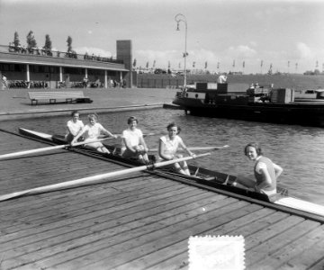 Roeien Bosbaan. Haagse Roeiclub, Bestanddeelnr 905-8208
