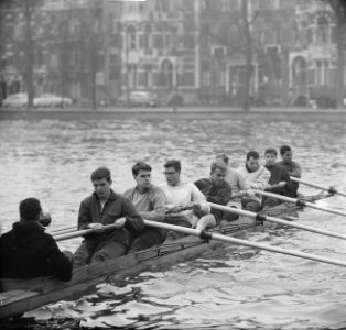 Roeiers van Hjord trainen op Amstel, Bestanddeelnr 913-6925