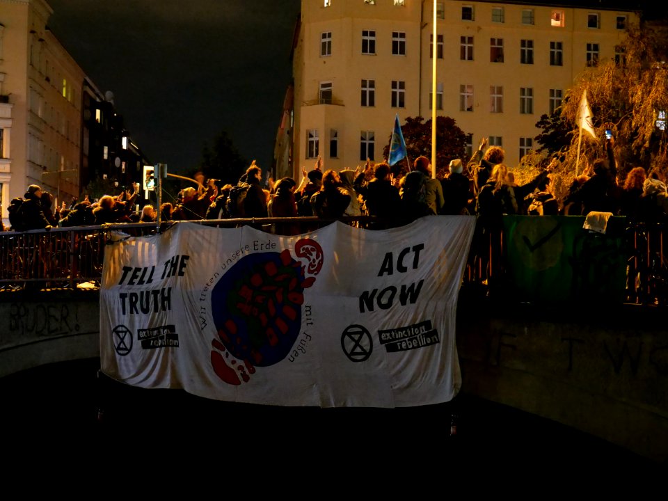 Rojava solidarity demonstration and Extinction Rebellion on the Kottbusser Brücke 2019-10-10 09
