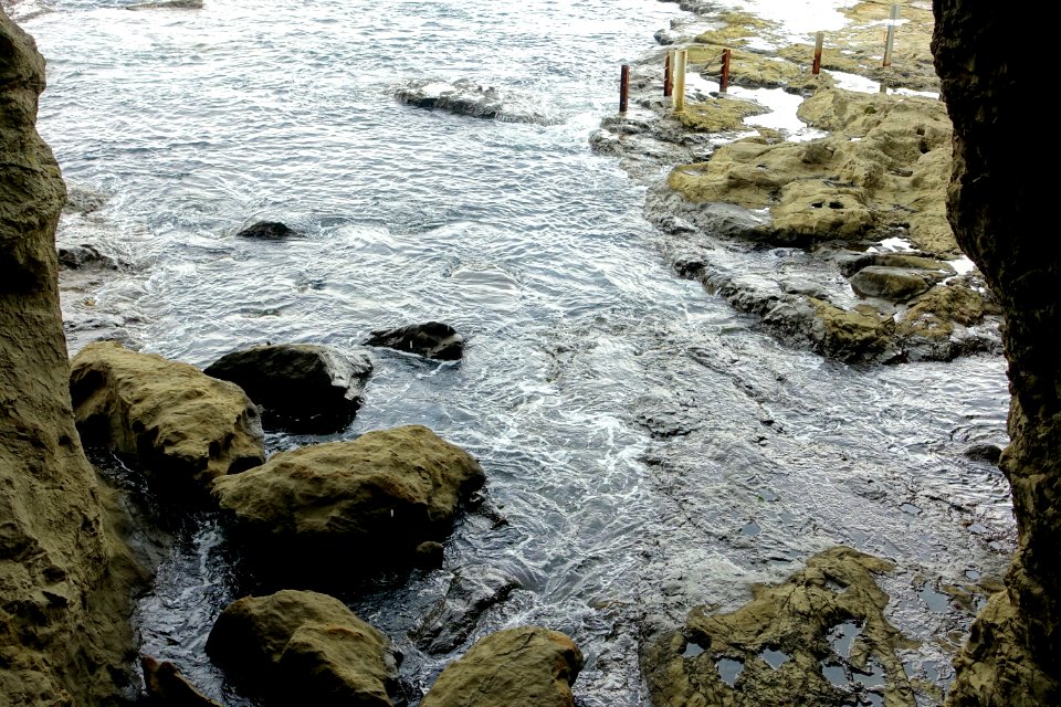 Rocky shore near Iwaya Caves - Enoshima, Japan - DSC07955