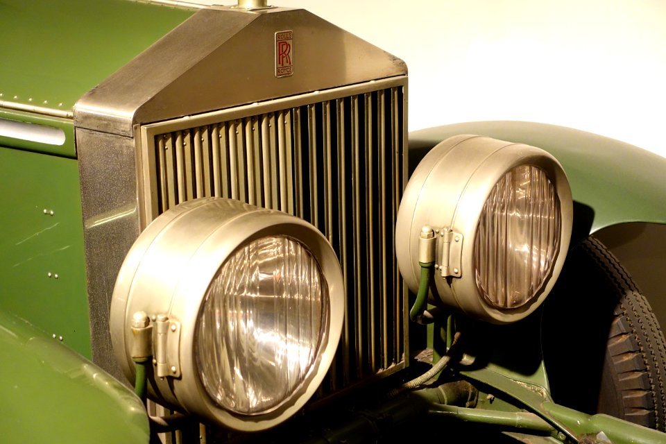 Rolls-Royce New Phantom, 1929, view 2 - Museum of Science and Industry (Chicago) - DSC06873
