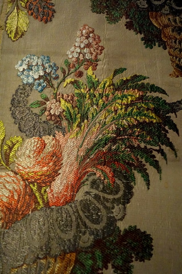 Rococo dress in the style of Jean Revel, view 3, France, c. 1735, silk and silver brocaded tabby - Royal Ontario Museum - DSC04341