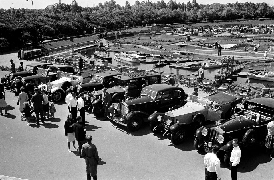 Rolls Royces op bezoek bouwjaren voor 1939, de autos geparkeerd in Madurodam, Bestanddeelnr 916-5234