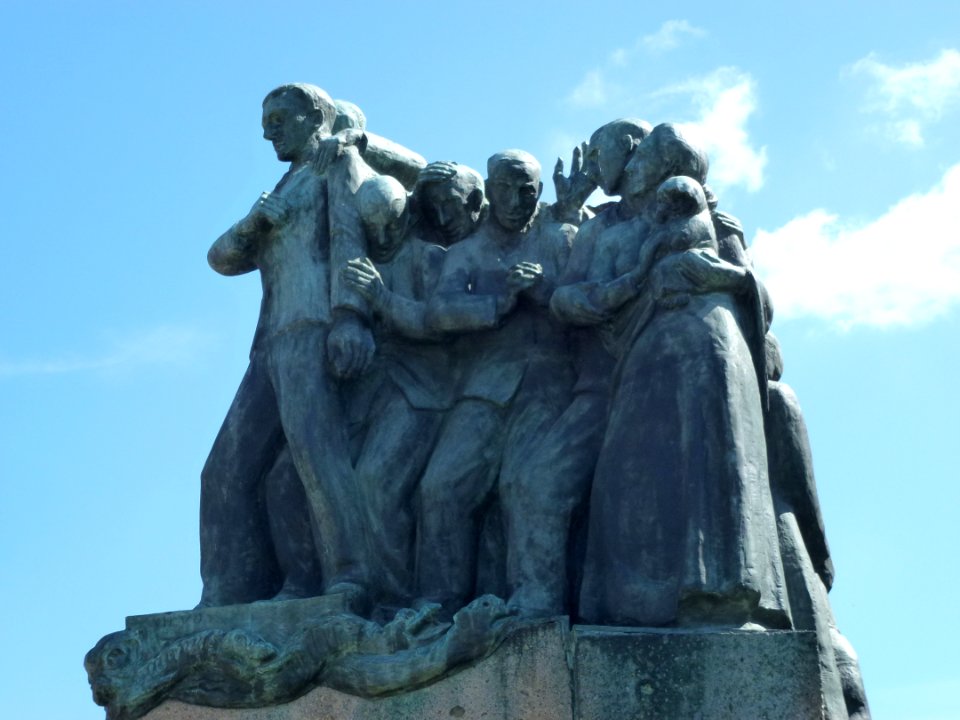 Roermond, verzetsmonument (westzijde)