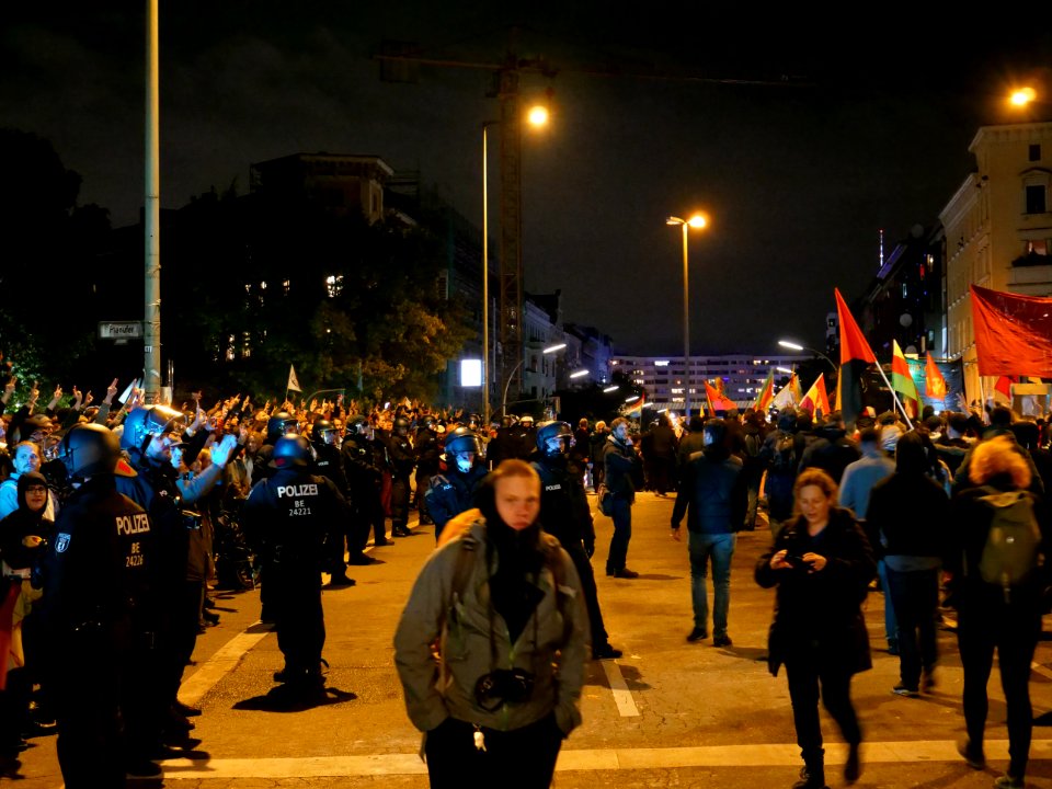 Rojava solidarity demonstration and Extinction Rebellion on the Kottbusser Brücke 2019-10-10 06