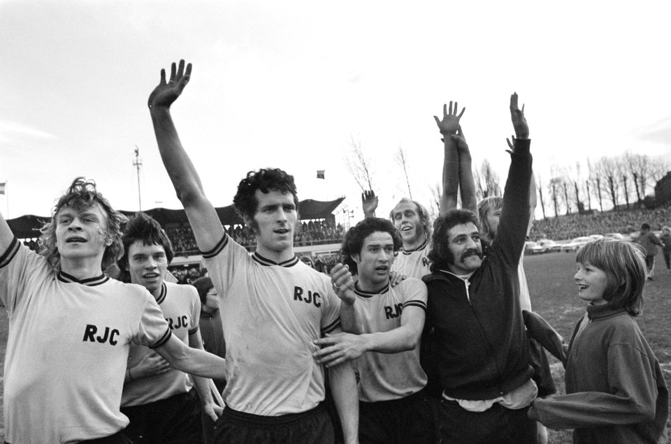 Roda JC tegen Feyenoord 1-0, vrolijke Roda-spelers na afloop. V.l.n.r. Jo Woem, Bestanddeelnr 927-6879