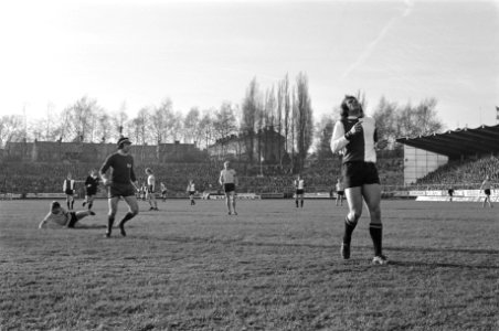 Roda JC tegen Feyenoord 1-0, Theo de Jong (r) heeft gemist, achter hem doelman J, Bestanddeelnr 927-6877
