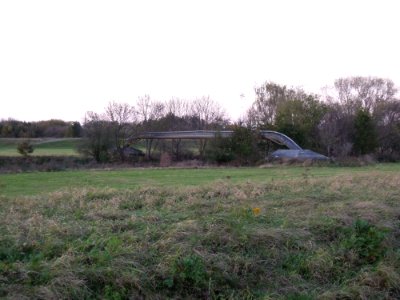 Rohrbrücke über die Weiße Elster am Übergang zur Beton-Elster Ende Oktober 2017