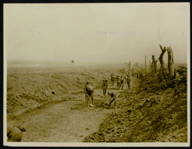Road making on the battlefield, Bestanddeelnr 158-0476