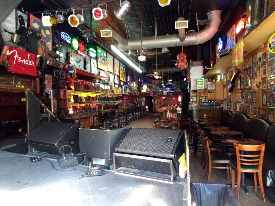 Robert's Western World interior