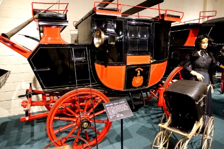 Road coach, made by Holland & Holland, London, England, 1840-1850 - Luray Caverns Car and Carriage Museum - Luray, Virginia - DSC01162