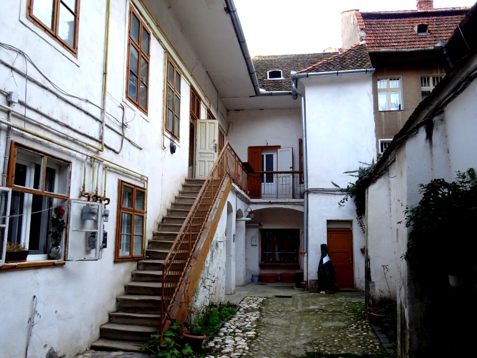 RO BV Str. Baritiu nr. 7 courtyard