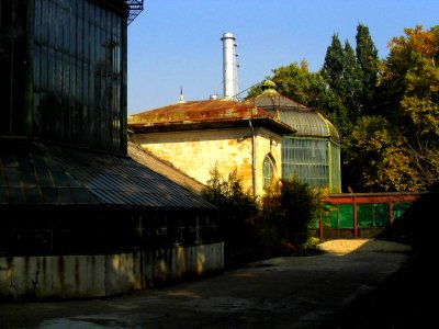 RO Bucharest Botanical Garden old greenhouse 02