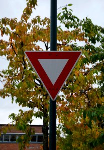 Road sign give way (Norway)