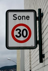 Road sign speed 30 (Norway) (2)
