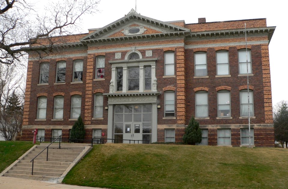 Robbins-Franklin School Omaha from E 1
