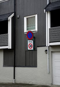 Road sign speed 30 and no parking (Norway)