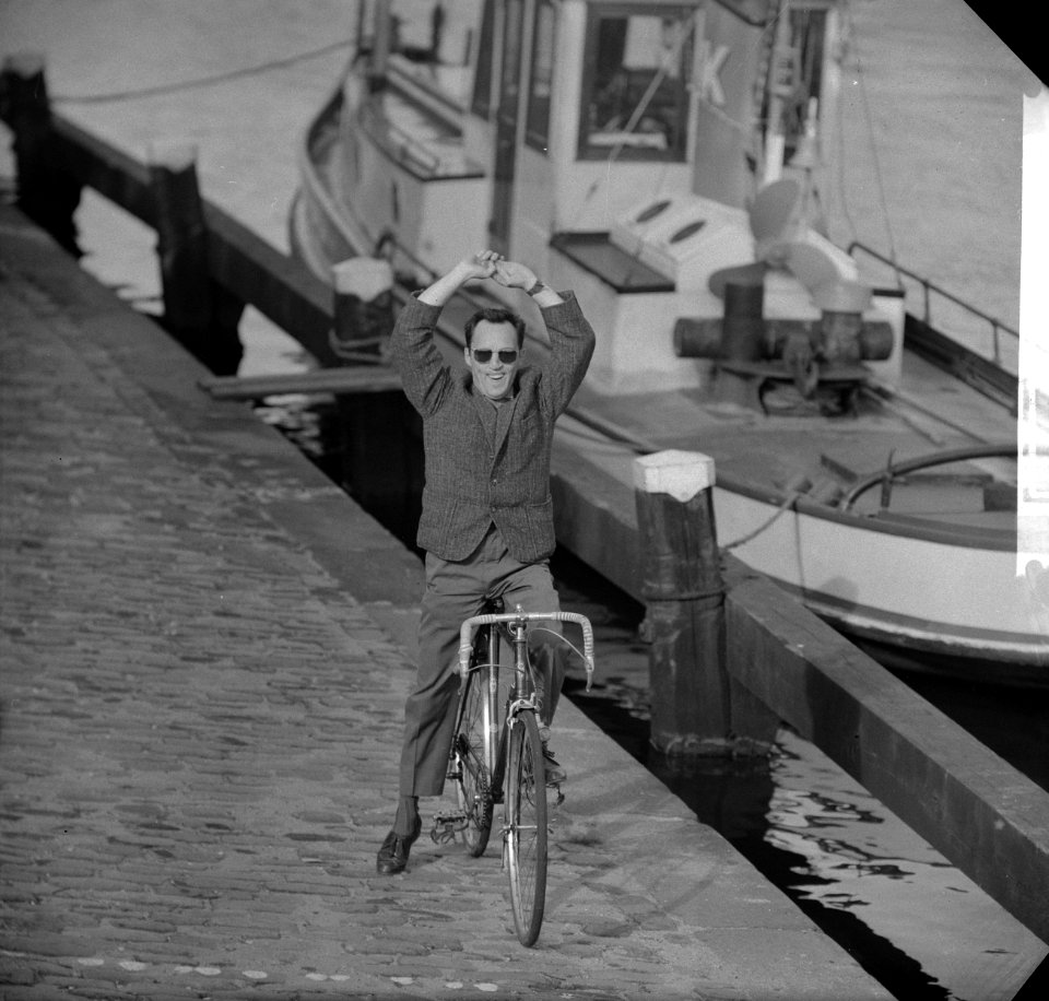 Rob van Reyn . Op fiets (exclusief Telegraaf), Bestanddeelnr 913-0252
