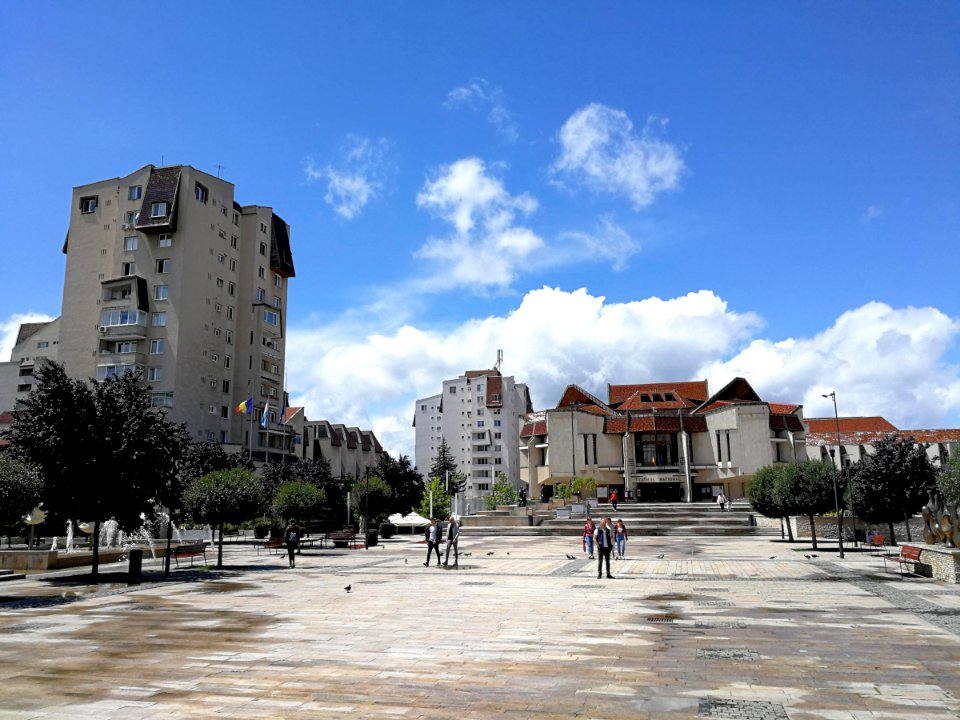 RO MS Piata Teatrului sunny