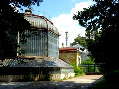 RO Bucharest Botanical Garden old greenhouse 01
